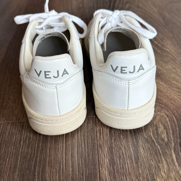 Veja - V-10 Sneaker - Picture 3 of 6